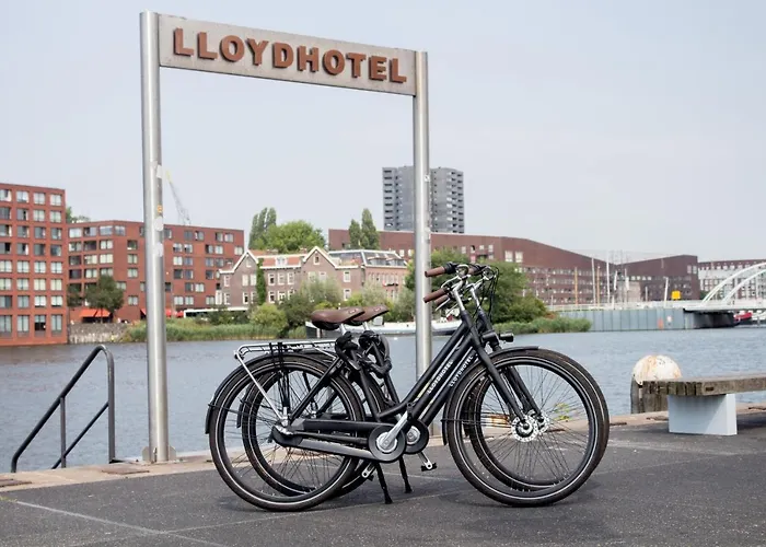 Central hotel: Lloyd Hotel